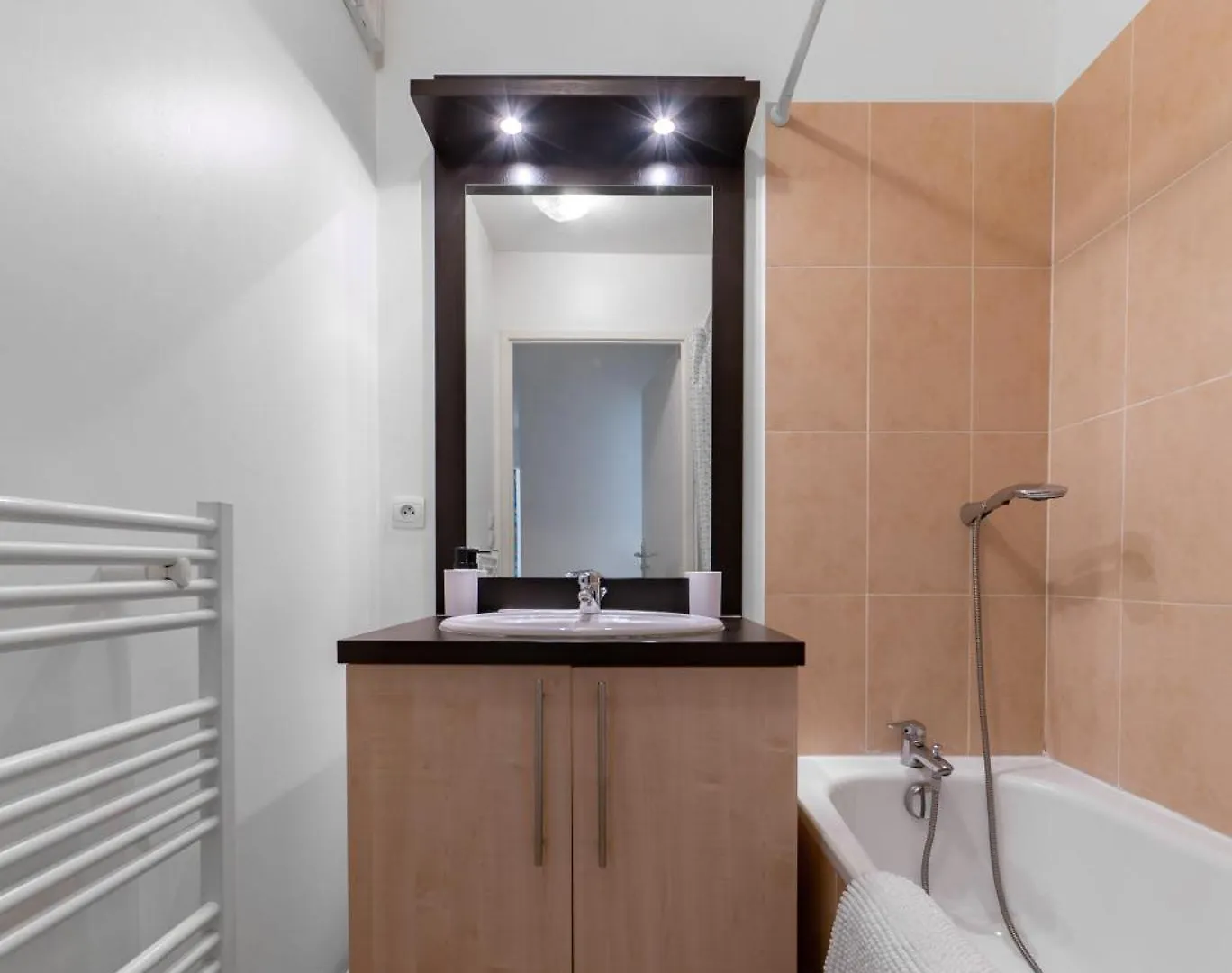L'Eugenie - Appartement Design & Confort En Centre-Ville Vichy France