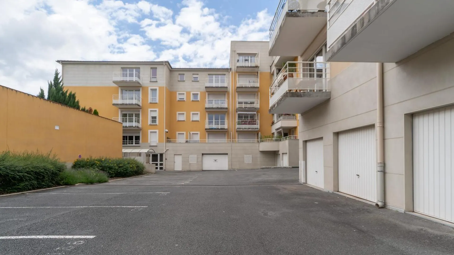 L'Eugenie - Appartement Design & Confort En Centre-Ville Vichy 0*,