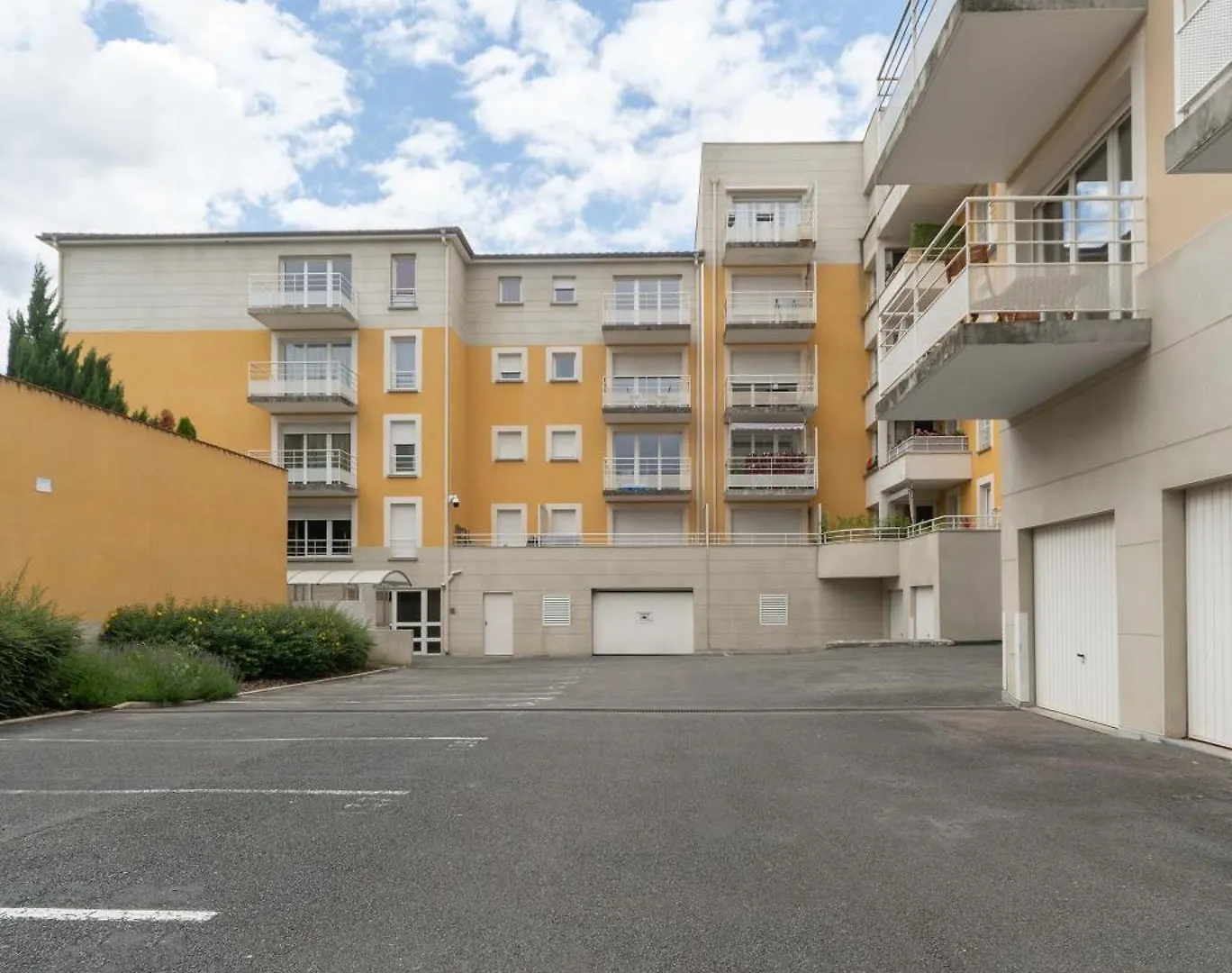 L'Eugenie - Appartement Design & Confort En Centre-Ville Vichy 0*,
